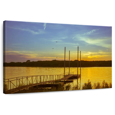 Quai Alvord Lake Thunderbird