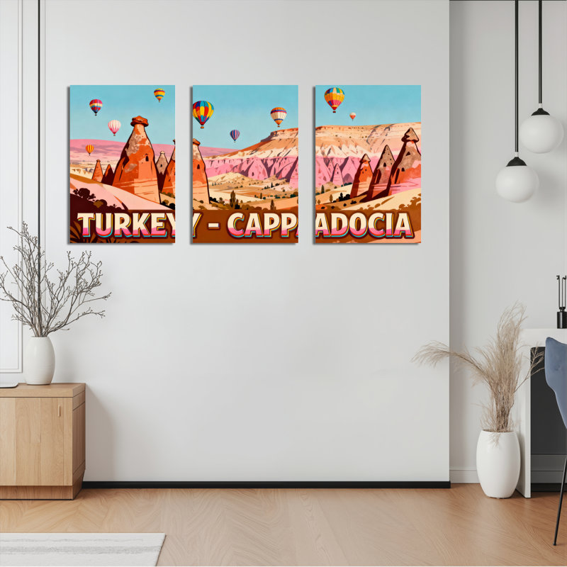 Ensemble de 3 tableaux sur toile représentant un paysage de Cappadoce, en Turquie, avec des montgolfières., H 30 po x l 60 po