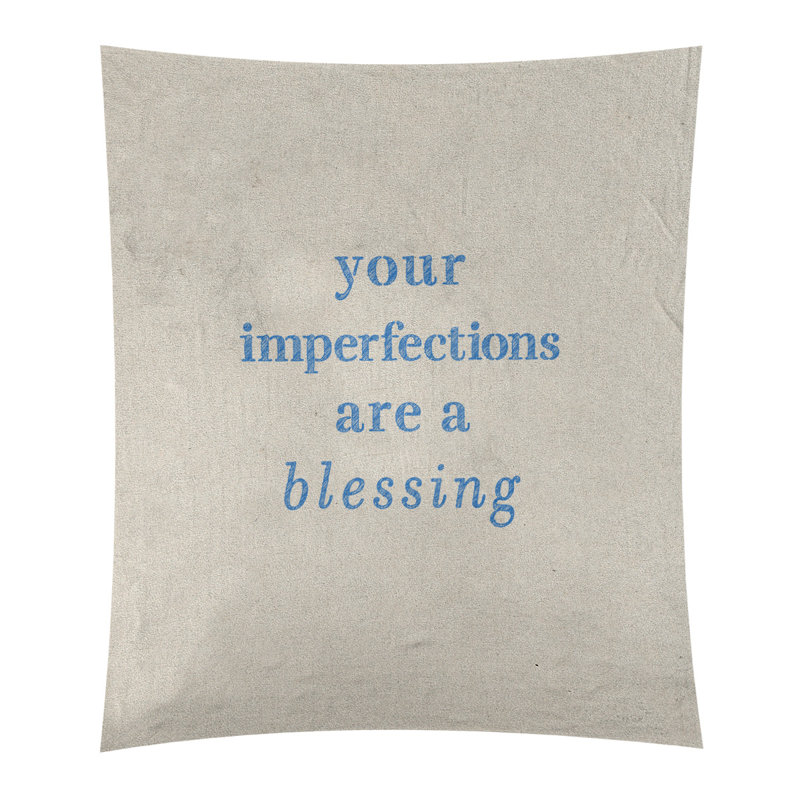 Tapisserie citation d’imperfections écrites en polyester, Blanc / bleu, H 27,5 po x l 37,5 po
