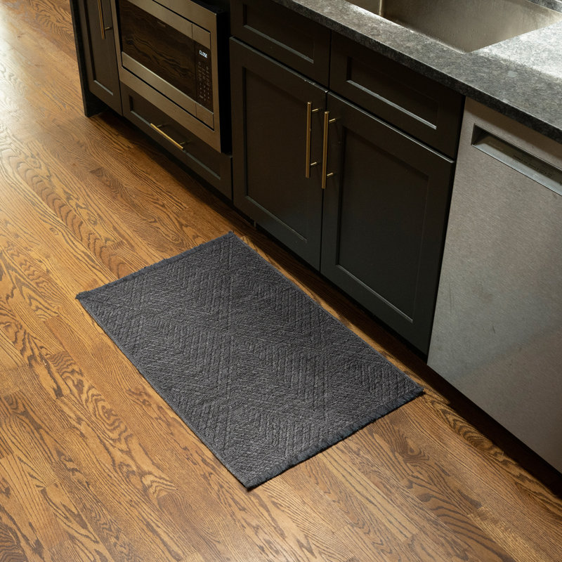 Tapis gris foncé lavable en machine Breneisha, Rectangle 2 pi x 3 pi