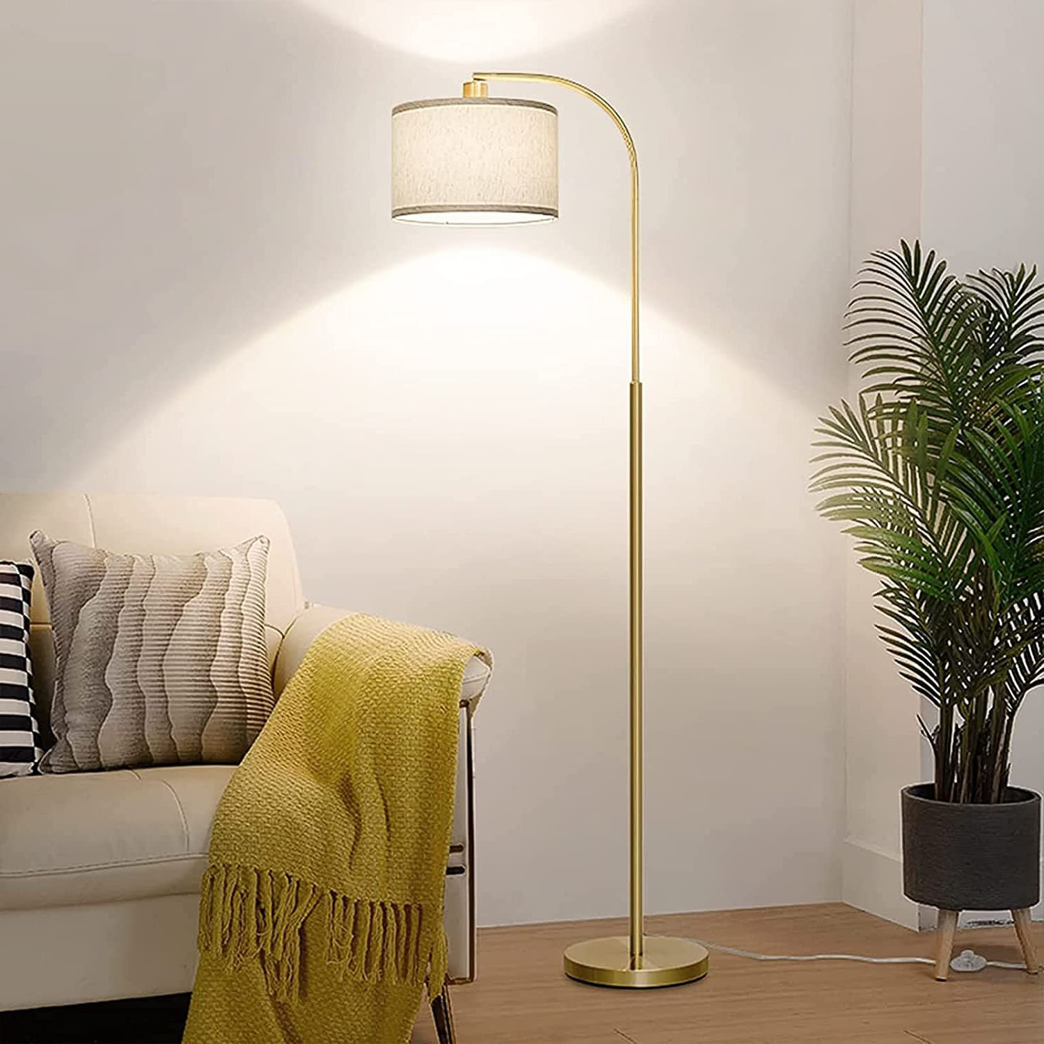 62 Arched Floor Lamp with Remote Control and Bulb Included Latitude Run Base Finish: Gold
