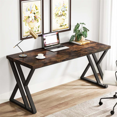Bureau d'écriture moderne de 55 pouces avec pieds en métal en forme de Z, bureau d'ordinateur robuste pour bureau à domicile ou bureau, bureau en bois brun rustique, surface de travail spacieuse et cadre robuste