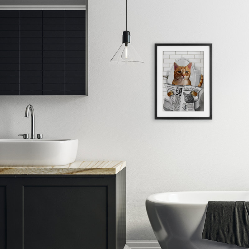 Chat fantaisiste sur une toilette, reproduction encadrée sous verre, design par Matthew Piotrowicz, H 20 po x l 14 po