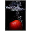 Pomme rouge vif dans l'eau sur toile-348189390-348189391