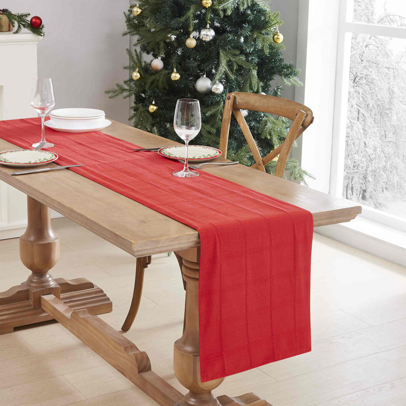 Izod Chadwick Lurex Runner, 72" L x 72" W, Red