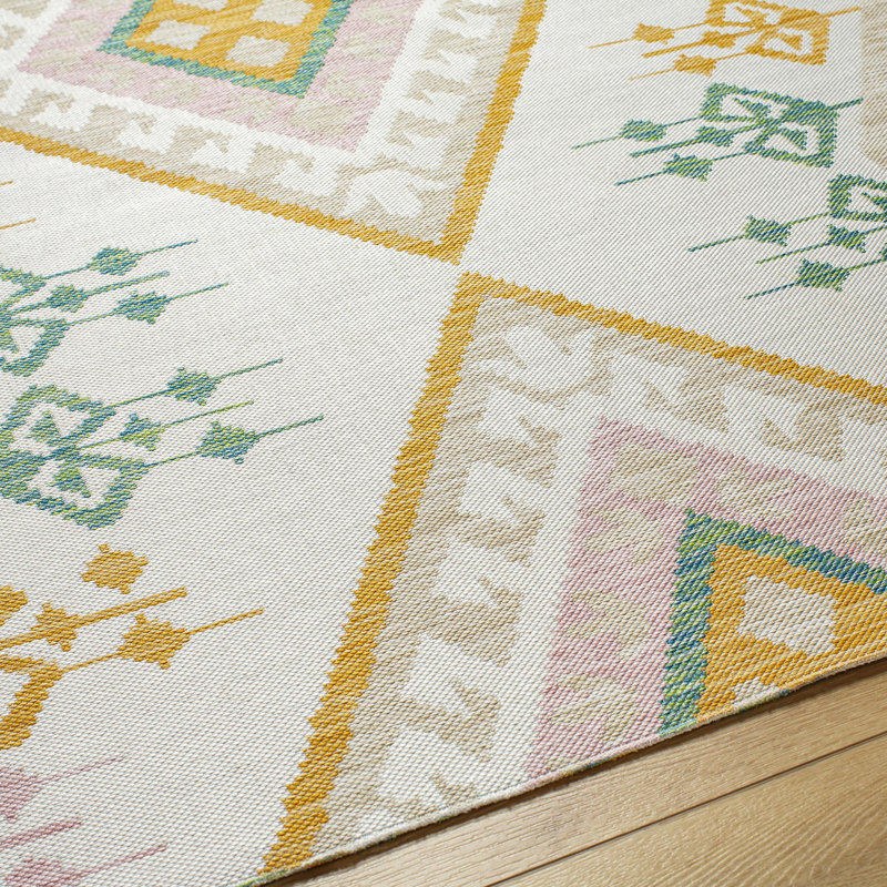 Yumie Indoor / Outdoor Rug, Rectangle 6'7" x 9'