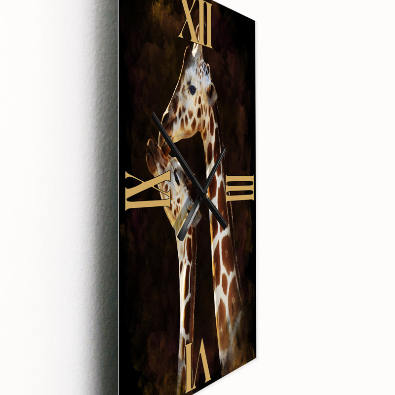Portrait de deux girafes embrassant une horloge murale, Grand