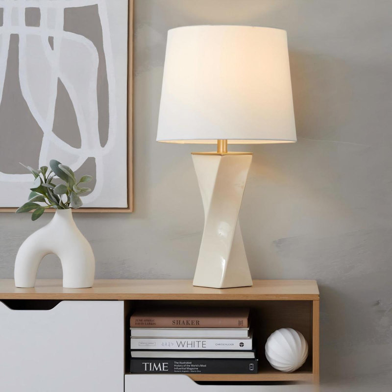 Lampe de table carrée contemporaine 27 po en céramique crème, métal doré et lin blanc, Crème