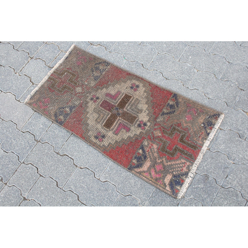 Petit tapis turc vintage en laine Oushak rouge - idéal pour la salle de bain et mignon comme paillasson
