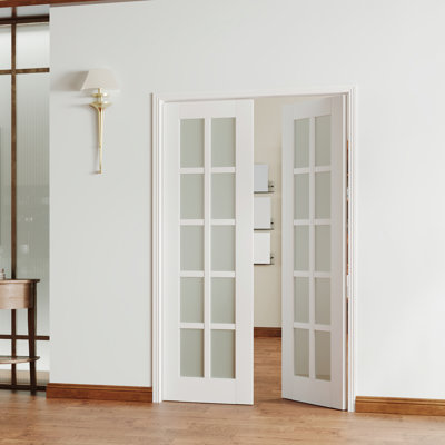 Portes intérieures en panneaux de fibres à densité moyenne, avec quincaillerie non incluse.