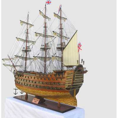 Très grand bateau miniature HMS