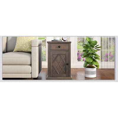 Table de bout à chargement classique avec ports USB et rangement, parfaite pour la commodité moderne et l'esthétique
