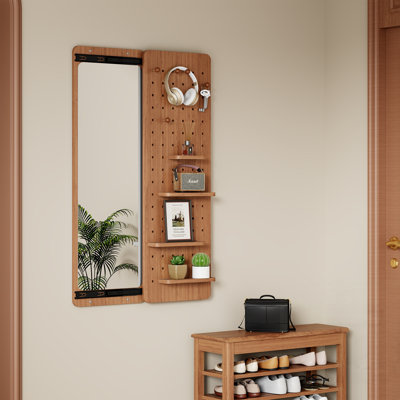Miroir mural pleine longueur avec panneaux à pousser-tirer, conception multifonctionnelle et peu encombrante pour les chambres à coucher et les salons.