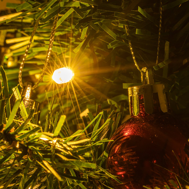 Arbre de Noël artificiel de table 22 po avec 30 lumières DEL et 24 ornements de Noël