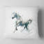 Cheval blanc en mouvement sur fond blanc - coussin imprimé animal-29516153-29516149