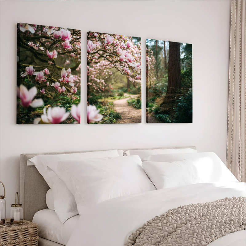 Ensemble de 3 tableaux sur toile tendue représentant un chemin de jardin en fleurs de magnolia rose, H 30 po x l 60 po
