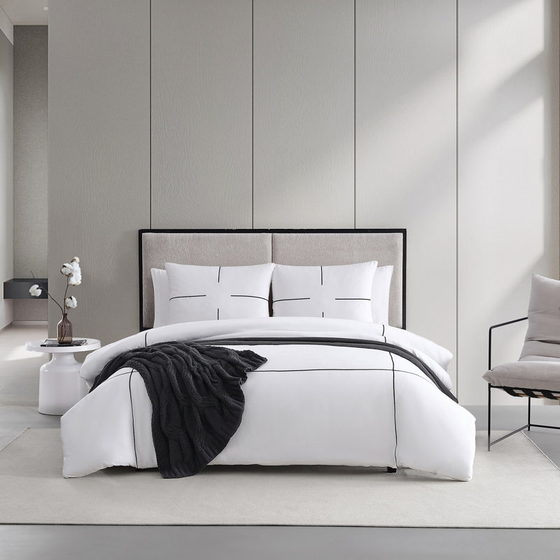 Zig Zag White Reversible Modern & Contemporary Comforter Set, Queen Comforter + 2 Queen Shams
