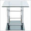 Table d'appoint carrée moderne en chrome avec dessus en verre et piètement unique en forme de U pour les espaces de vie contemporains