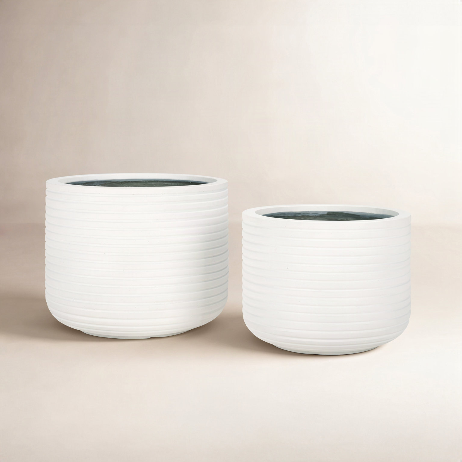 Norah 18" Pot Planter, White