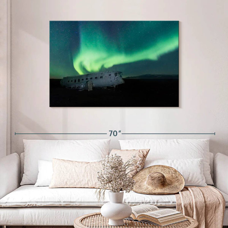 Alvord Aurora au-dessus d'un avion