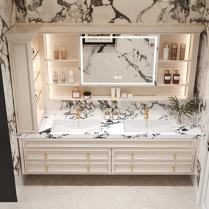 Eaker, Beige
