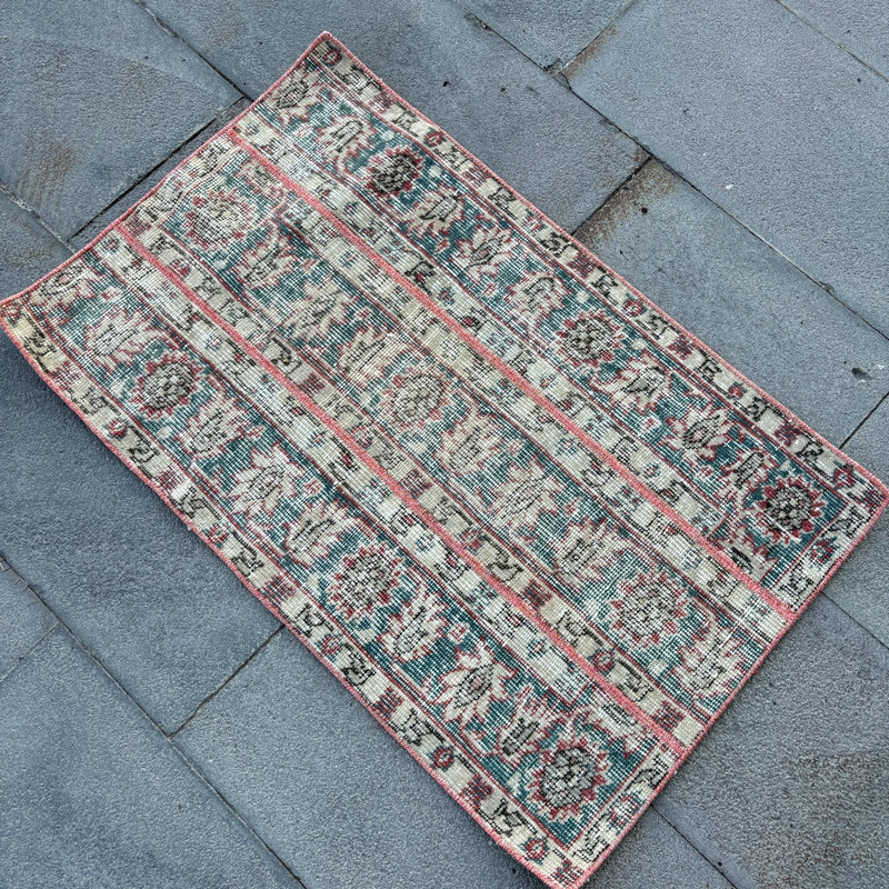 Handcrafted Floral Patterned Turkish Rug with Vintage Bohemian Decor for Indoor Use