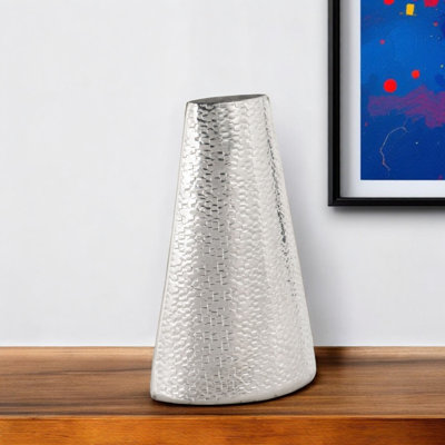 HomeRoots Aluminum Table Vase