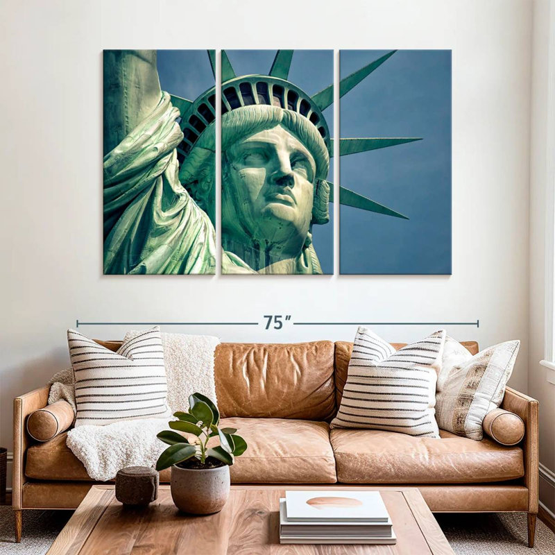 La Statue de la Liberté aux États-Unis, H 42 po x l 65 po
