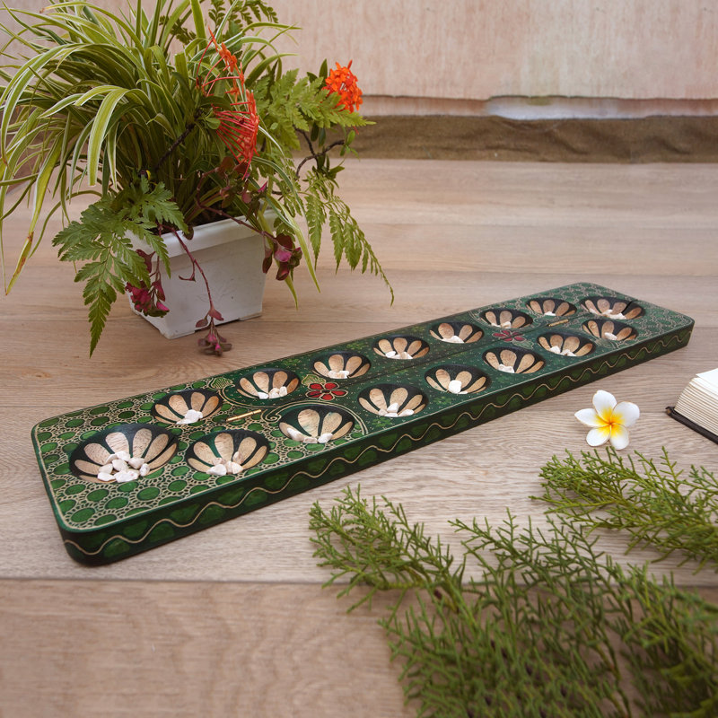 Jeu de Mancala en bois Batik vert fait à la main Bungalow Rose