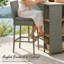Ensemble de bar extérieur en osier cinq pièces avec étagères de rangement et tabourets gain de place pour recevoir sur la terrasse.