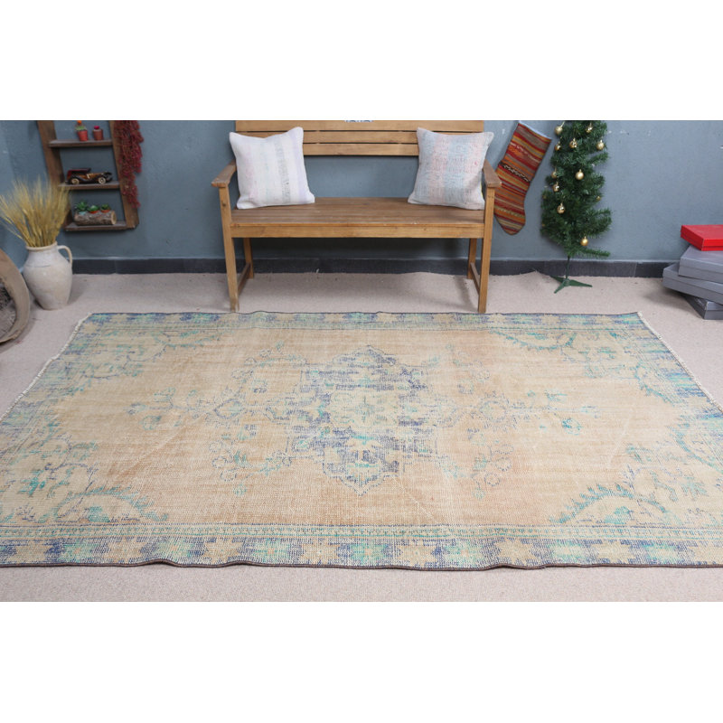Élégant tapis turc rétro bleu et beige à motif unique noué à la main, parfait pour tout décor