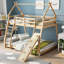 Structure de lit superposé, en bois massif naturel organique, simple au-dessus de grand lit avec filet d'escalade et rampe pour les chambres partagées pour les enfants et les familles