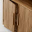 Bibliothèque de 71 po de hauteur avec portes, bibliothèque à 7 niveaux avec armoire et tablettes réglables, noyer