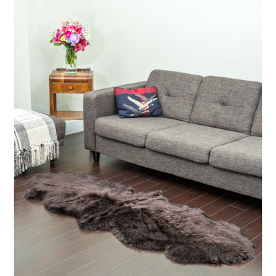 Tapis intérieur/extérieur brun en peau mouton Natalie