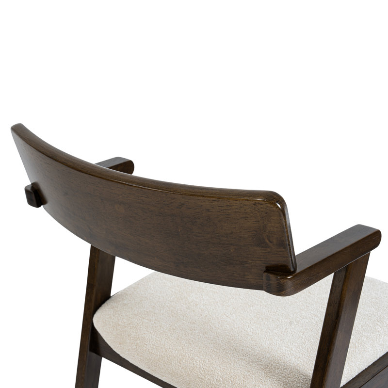 Chaise de salle à manger de style campagne moderne avec siège rembourré - bois de chêne massif, dossier sculpté et accoudoirs courts