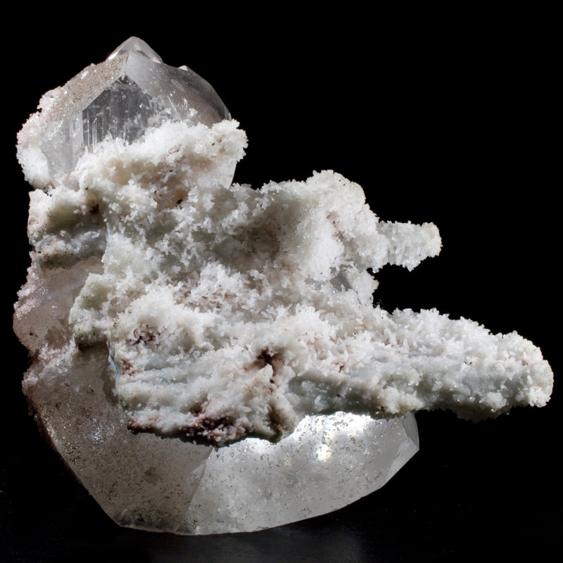 Calcite gracieuse sur calcédoine