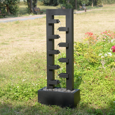 Fontaine en métal
