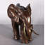 Statue mère avec bébé éléphant