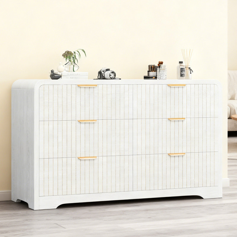 Commode moderne cannelée à 6 tiroirs de 127 cm (50 po) avec poignée en métal, design à profil incurvé, meuble de rangement moderne pour salon ou entrée.