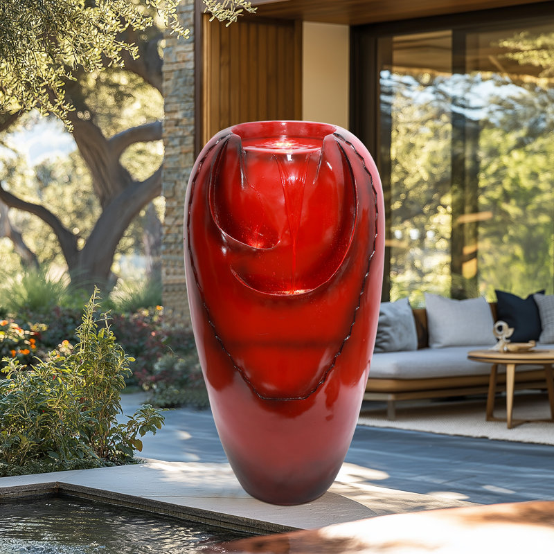 Fontaine de sol d'extérieur avec vase blanc