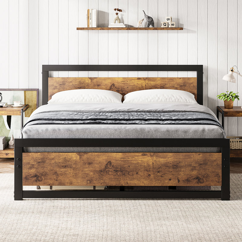 Cadre de lit rétro industriel avec tête et pied de lit en bois, lit plateforme rustique en métal pleine grandeur, Lit double
