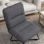 Confortable fauteuil de style Mid-Century moderne avec rembourrage moelleux et design élégant