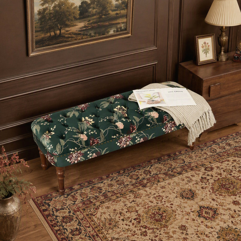 Fauteuil de style européen avec banquette capitonnée à motifs floraux et pieds en bois tourné, vert, Tissu vert