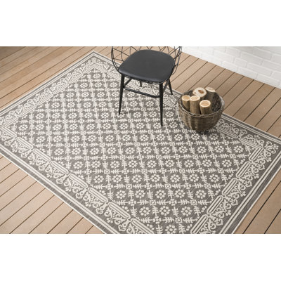 Varner Geometric Indoor / Outdoor Rug
