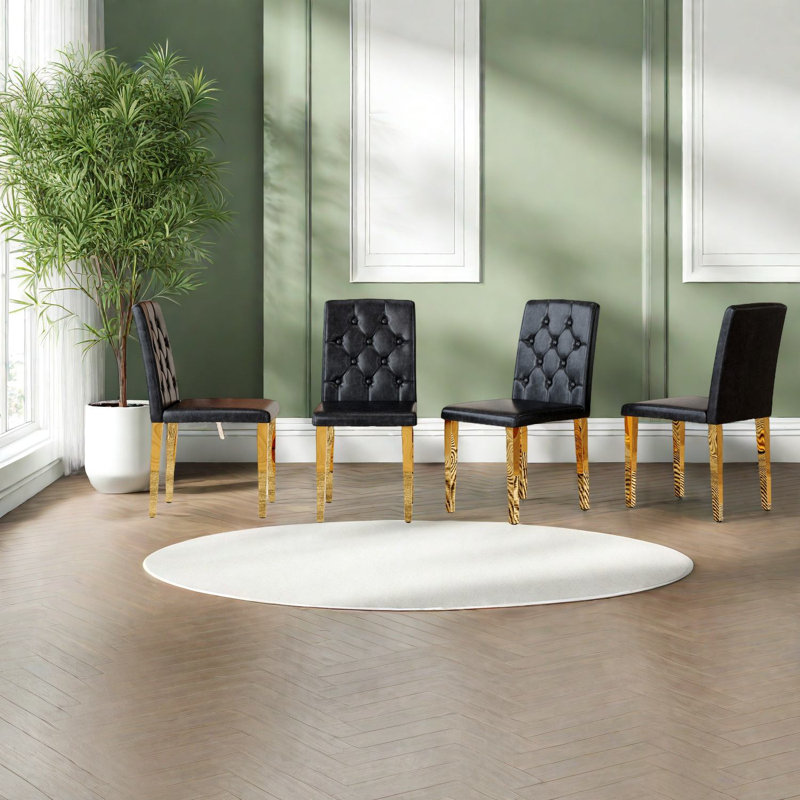 Ensemble de 4 chaises ergonomiques en polyuréthane noir avec pieds en métal doré pour un style moderne