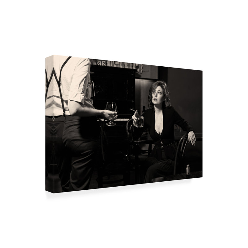 Photographe au bar, art sur toile, H 16 po x l 24 po