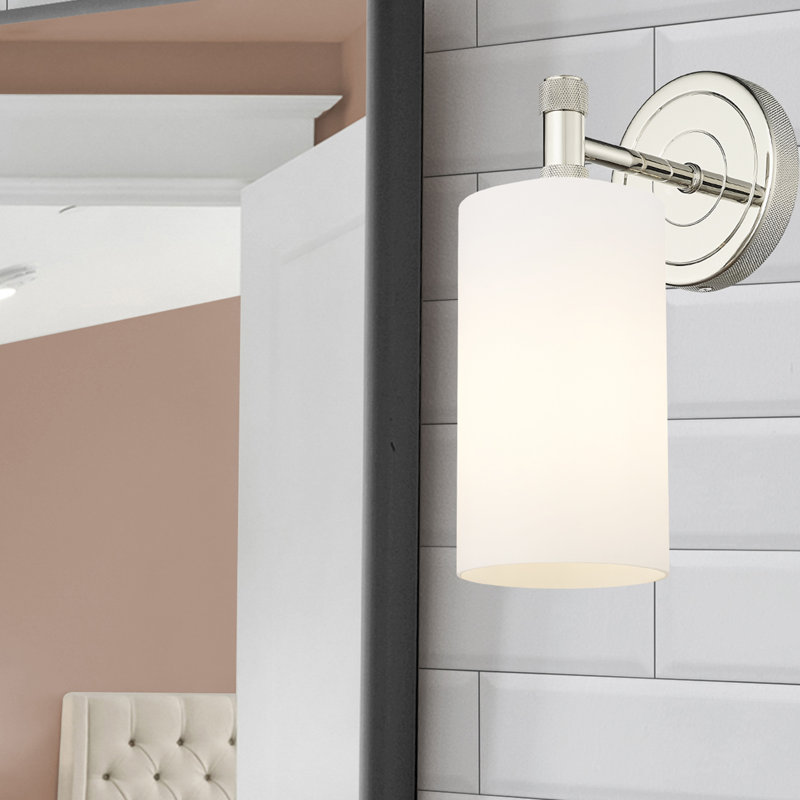Applique murale 1 lumière Crown Point, Blanc mat, H 10,5 po x l 3,88 po x P 6,5 po, Nickel poli