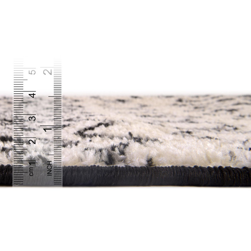 Tapis noir / blanc en polypropylène tissé à la machine Briehn, Rectangle 6 pi x 9 pi
