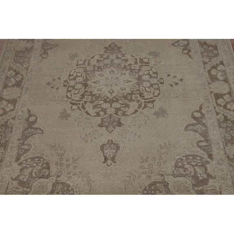 Tapis traditionnel en laine vieilli 7 x 9