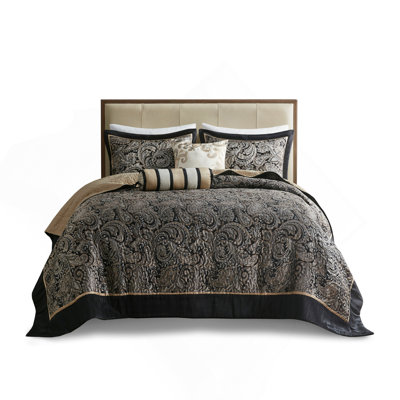 Queen 5 Piece Jacquard Bedspread Set with Throw Pillows Black